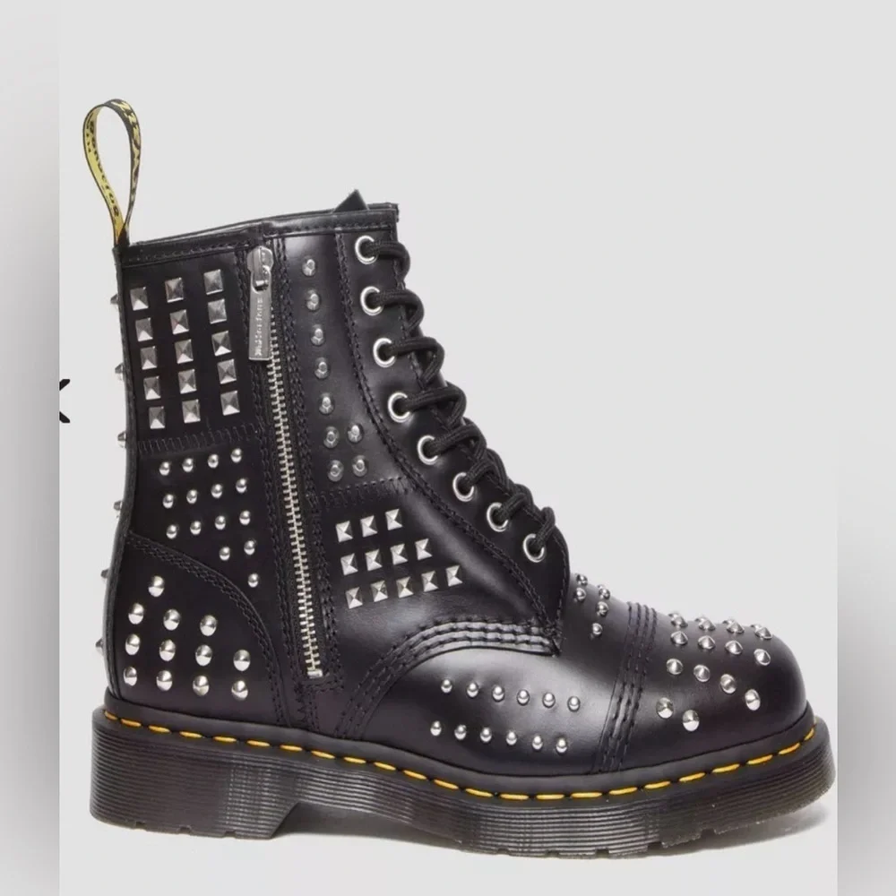 DR MARTENS 1460 STUDDED ZIP ATLAS LEATHER LACE UP